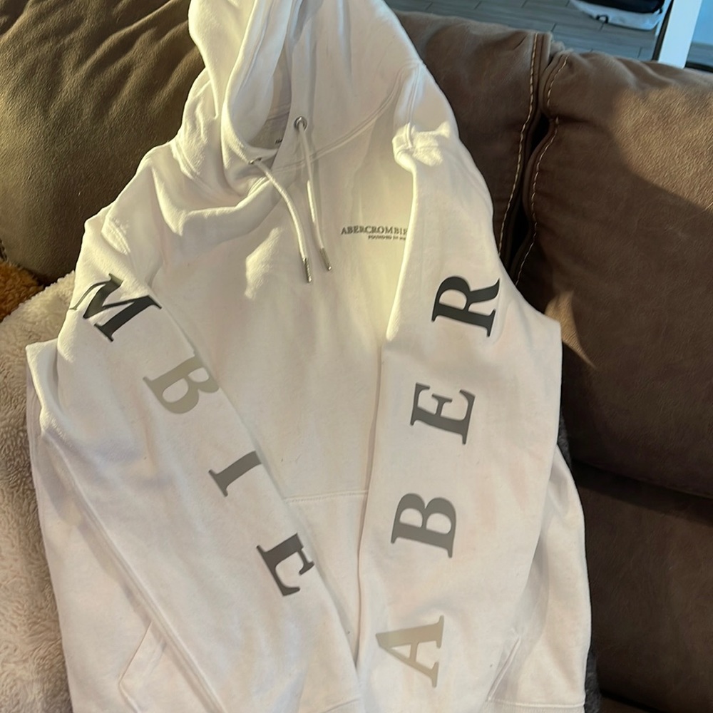 Men’s white Abercrombie sweatshirt